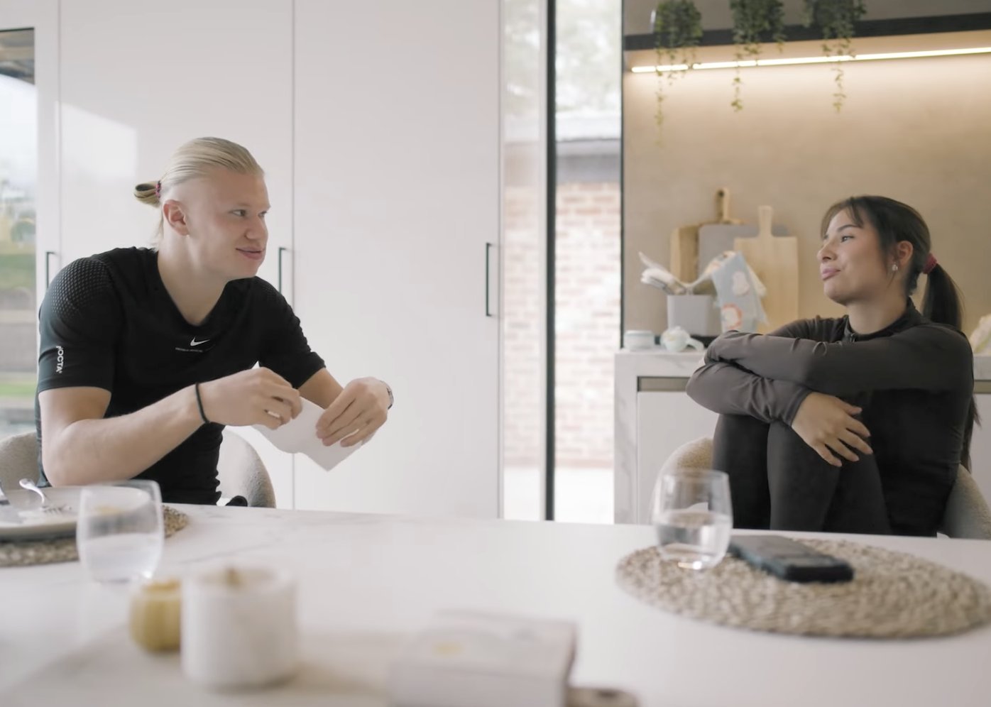 Ingin Jadi Striker Gahar Seperti Erling Haaland? Kamu Harus Coba Makanan Ini