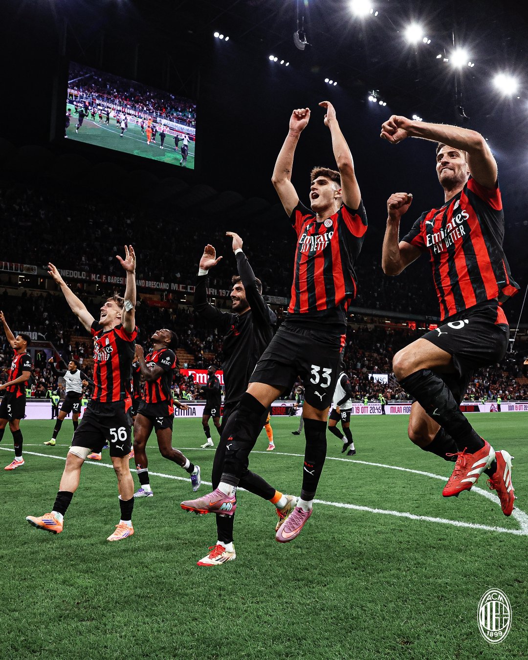 Hasil dan Klasemen Liga Italia: Gokil, 10 Pemain AC Milan Taklukkan Napoli untuk Rebut Puncak