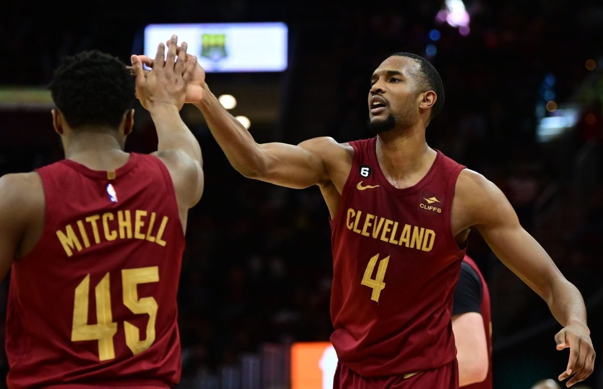 Forward Cleveland Cavaliers Evan Mobley Rebut Gelar Pemain Bertahan Terbaik NBA