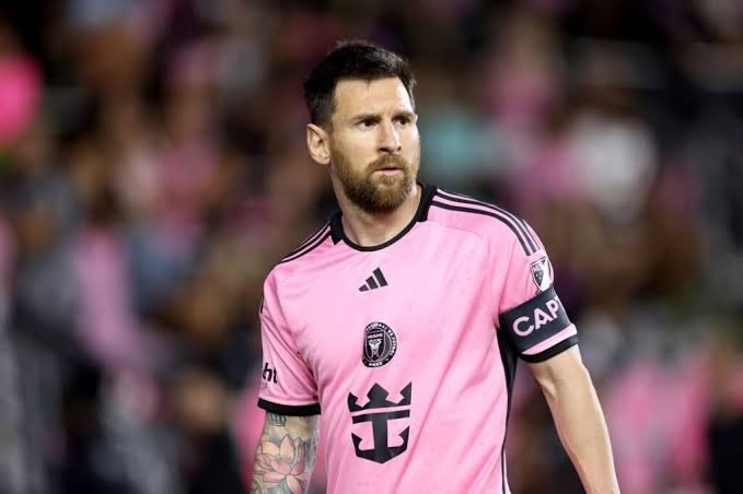 Lionel Messi Kena Denda MLS Gara-Gara Pegang Leher Asisten Pelatih Lawan