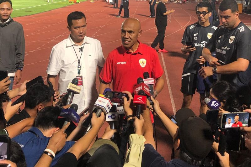 Erick Thohir Minta Simon Tahamata Segera Bergerak Cari Pemain Berbakat untuk Timnas Indonesia