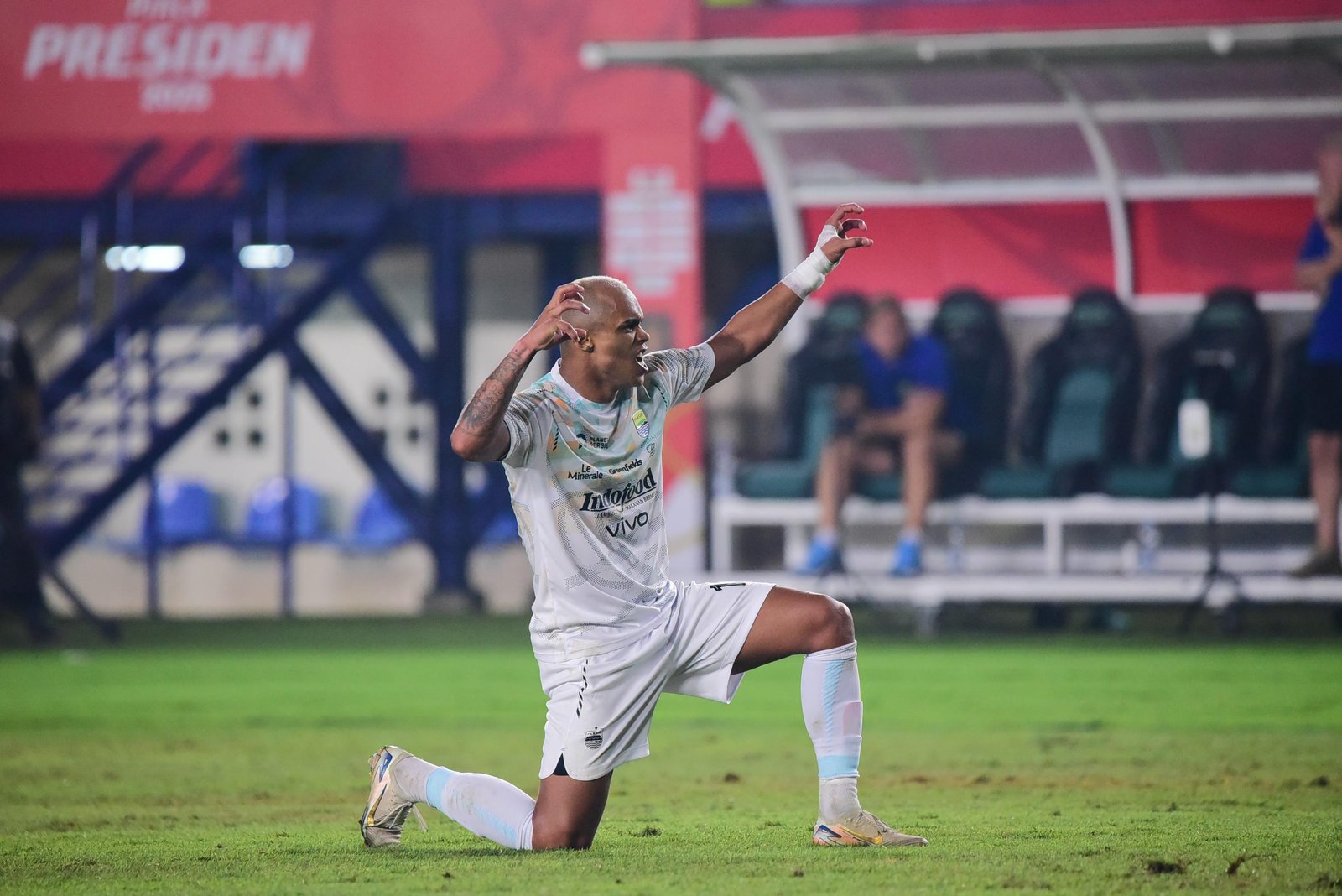 Hasil Persib vs Dewa United: Penalti Egy Maulana Vikri Gagalkan Ambisi Maung Bandung ke Final