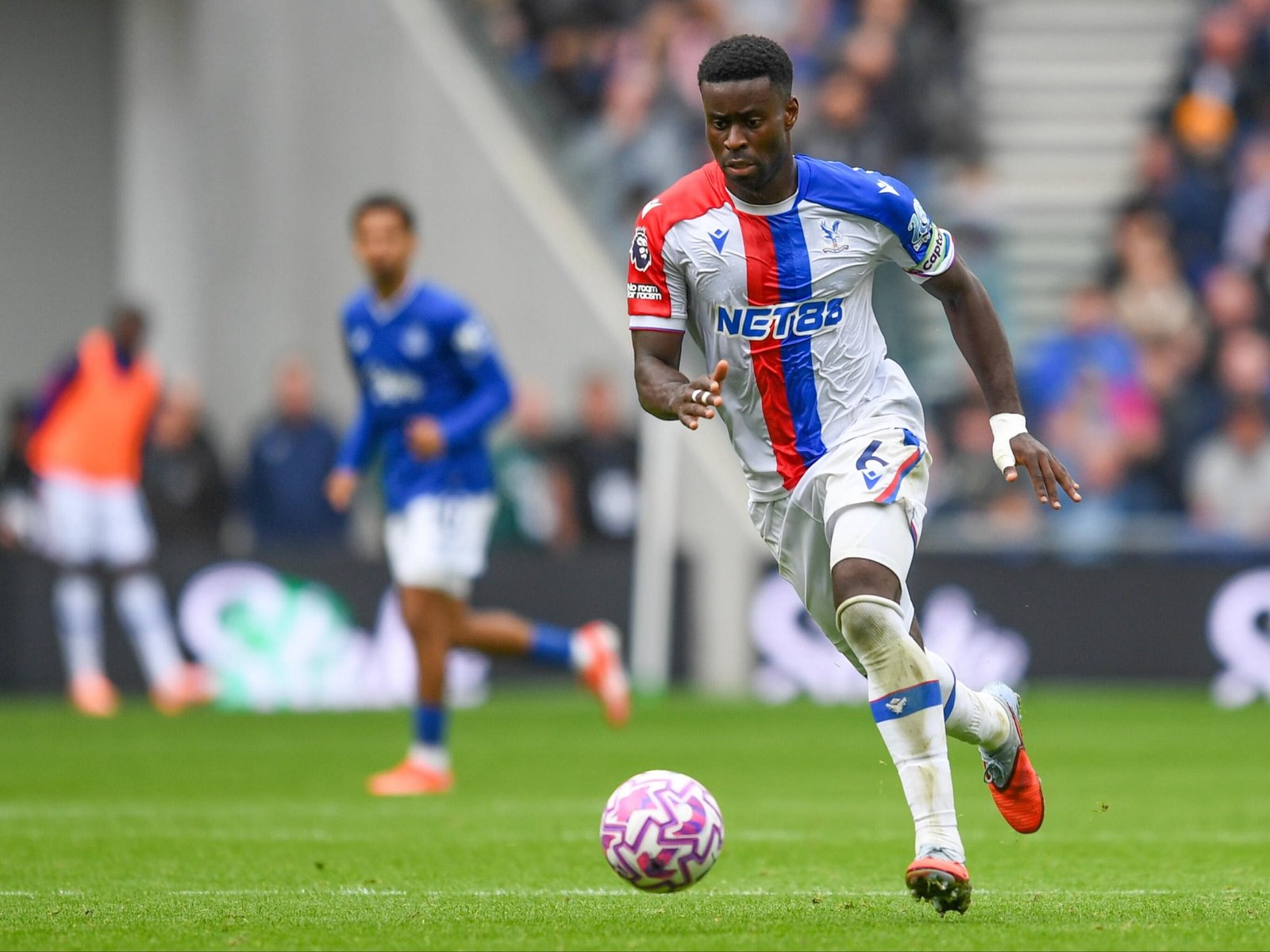 Diincar Barcelona dan Liverpool, Bek Timnas Inggris Malah Menunggu Pinangan Real Madrid