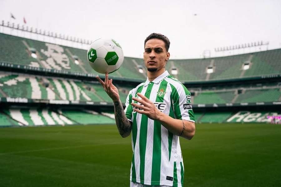 Manchester United Dikabarkan Sepakat Lepas Antony ke Real Betis, Fabrizio Romano Bilang Lain