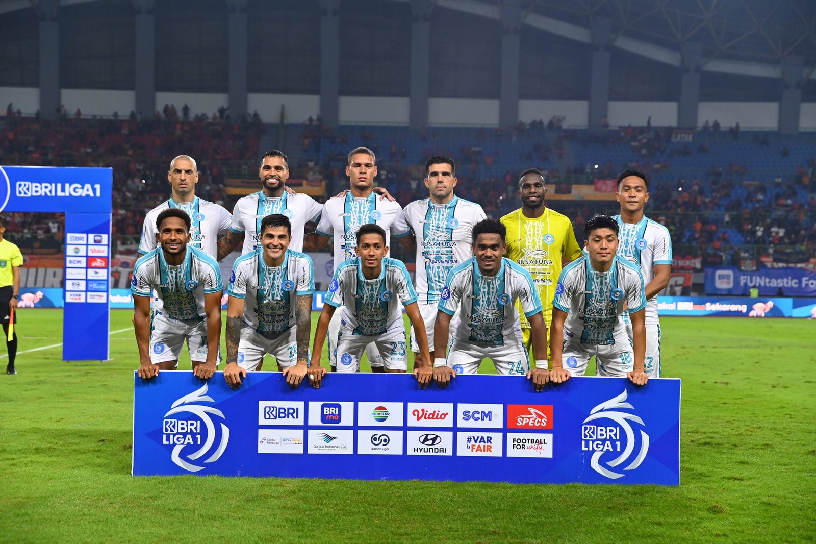 Patrick Kluivert Cs Nonton Pertandingan Persija, Pemain PSBS Jadi Tebar Pesona