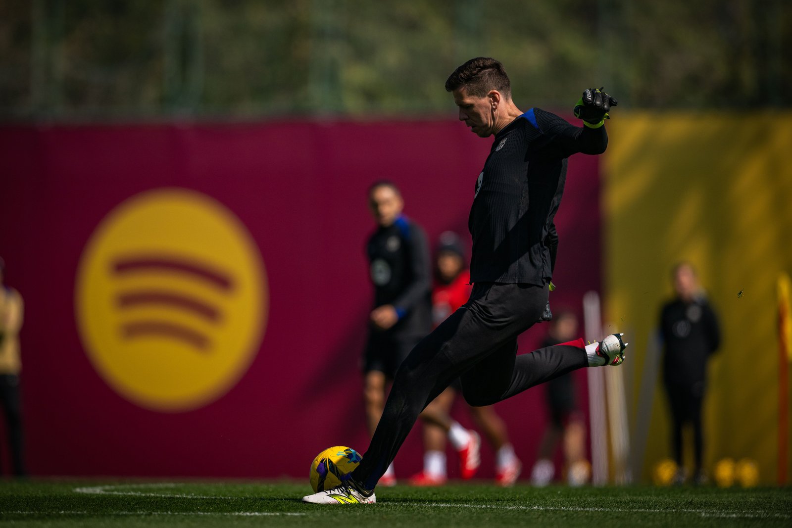 Link Nonton Siaran Langsung Liga Spanyol: Atletico Madrid vs Barcelona