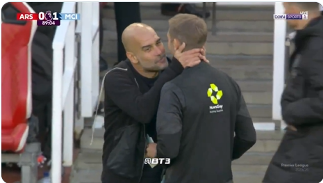 Alamak, Momen Pep Guardiola Berusaha Cium Wasit Keempat di Arsenal vs Manchester City