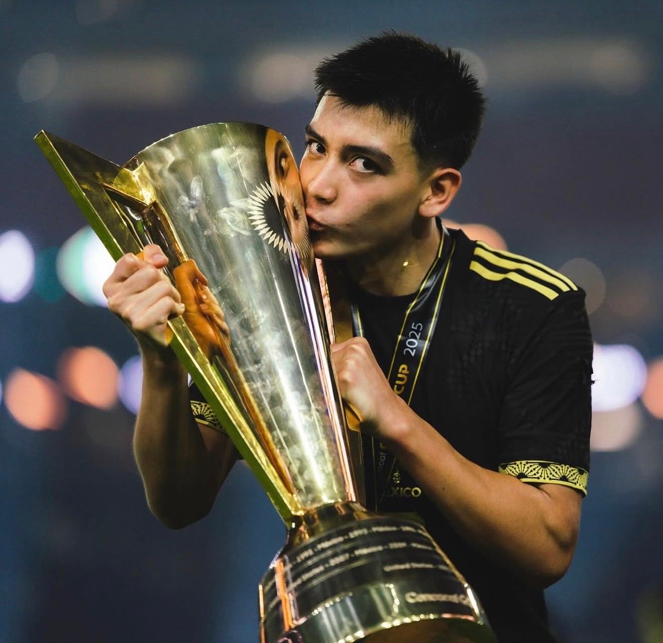 Barcelona dan Real Madrid Siap Saling Sikut Demi Sensasi Remaja Meksiko Ini