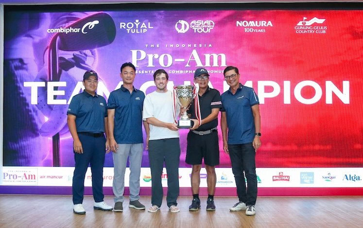Pasangan Darcy Brererton/Sofjan Arsad Juara Nomor Beregu 