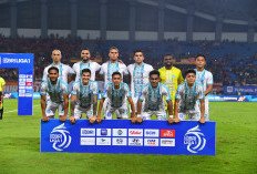 Patrick Kluivert Cs Nonton Pertandingan Persija, Pemain PSBS Jadi Tebar Pesona